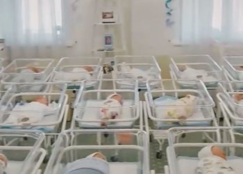 51 ребенка, рожденного сурогатными мамами, не могут вывезти за границы Украины через закрытые границы