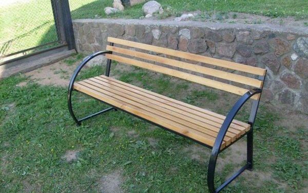 Принцип «бо там є лавочки»