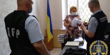 Судье, которая взяла под стражу человека за съемку судебного заседания вручили подозрение