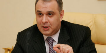 Жвания готов давать показания против Порошенко!