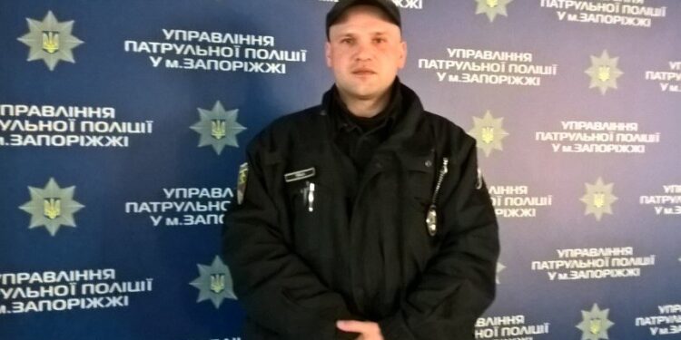 Запорожский патрульный Прач и живые люди