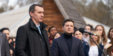 Ляшко и Зеленский незадолго до развешивания лапши.