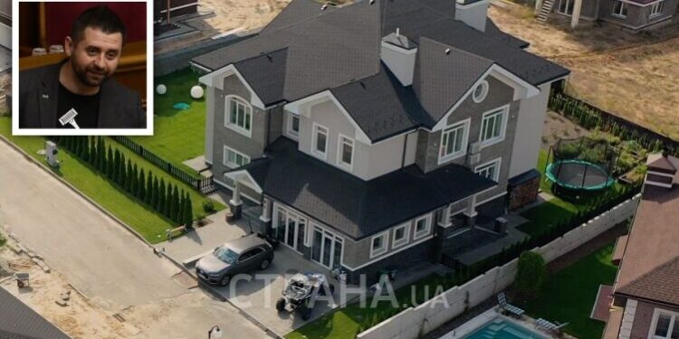 Элитная жизнь верховной рады