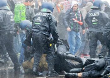 Разгон демонстрации анти барановируса в Берлине 18.11.2020 года