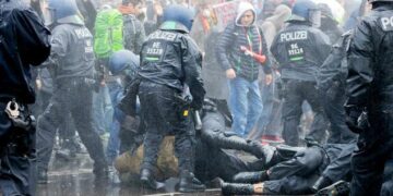 Разгон демонстрации анти барановируса в Берлине 18.11.2020 года