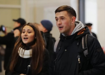 Флешмоб на вокзале в Запорожье. Весна на Заречной улице