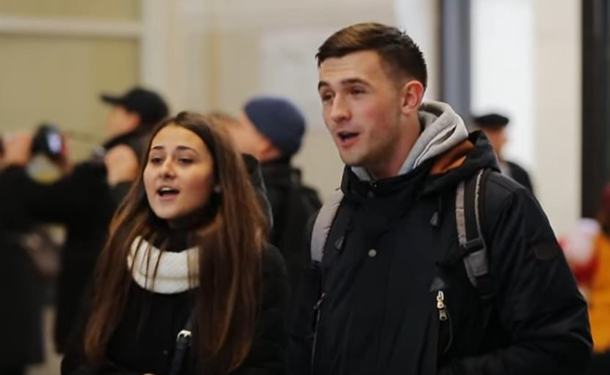Флешмоб на вокзале в Запорожье. Весна на Заречной улице