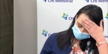 В США медсестра потеряла сознание после прививки вакциной Pfizer