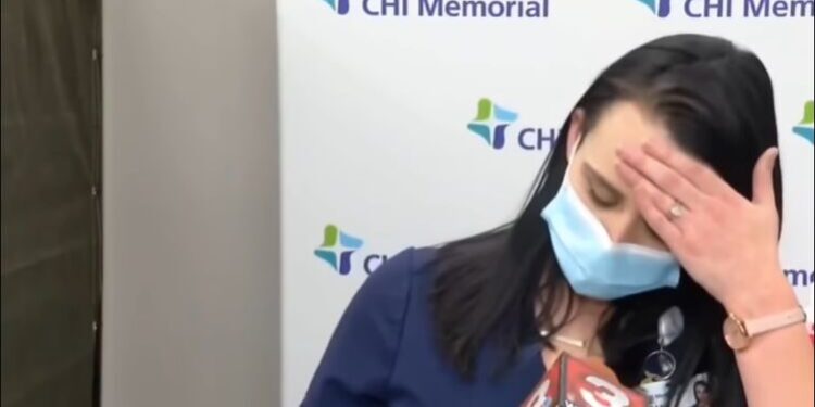 В США медсестра потеряла сознание после прививки вакциной Pfizer