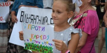 Жители Вольнянска против каолинового карьера