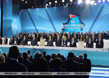 Большая часть чиновников без масок