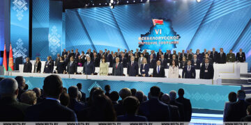 Большая часть чиновников без масок