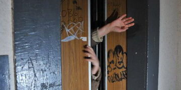 УК «Мрия» взяла в заложники людей в лифте