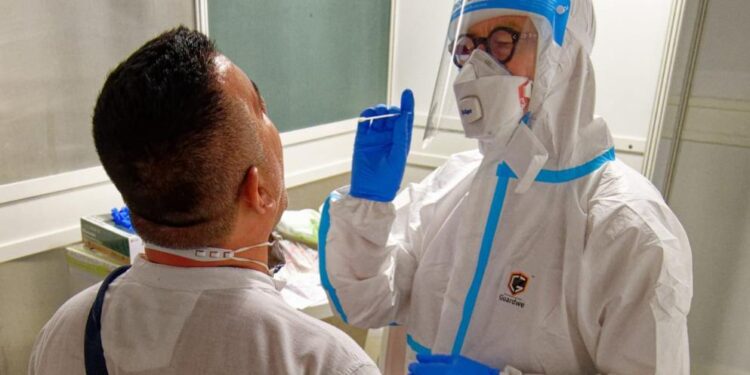 Вылетели здоровы, прилетели больные!