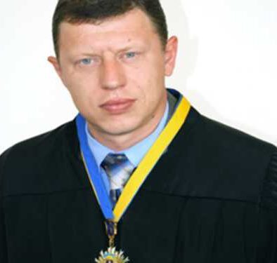 «Судья» запорожской апелешки Поляков коронабесит