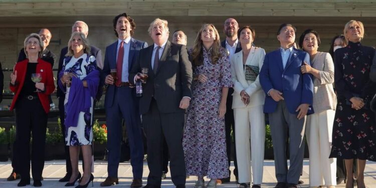 Социальная дистанция? Не, не слышали — G7!