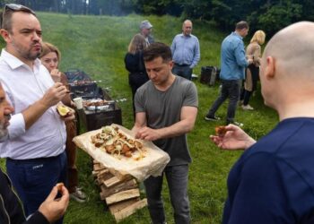 Маска и социальная дистанция Президента