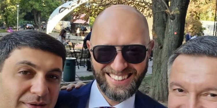 Гниды в Киеве объединяются под выборы