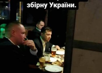 Зеленский отменил маски в барах Украины