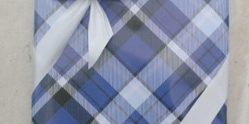 Народ поздравляет коррупционера