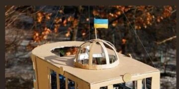 Папа сделал в школу кормушку